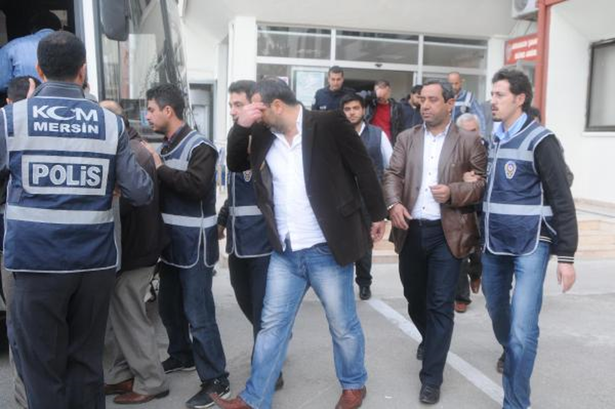 Mersin\'de Çete Üyeleri Adliyeye Sevk Edildi
