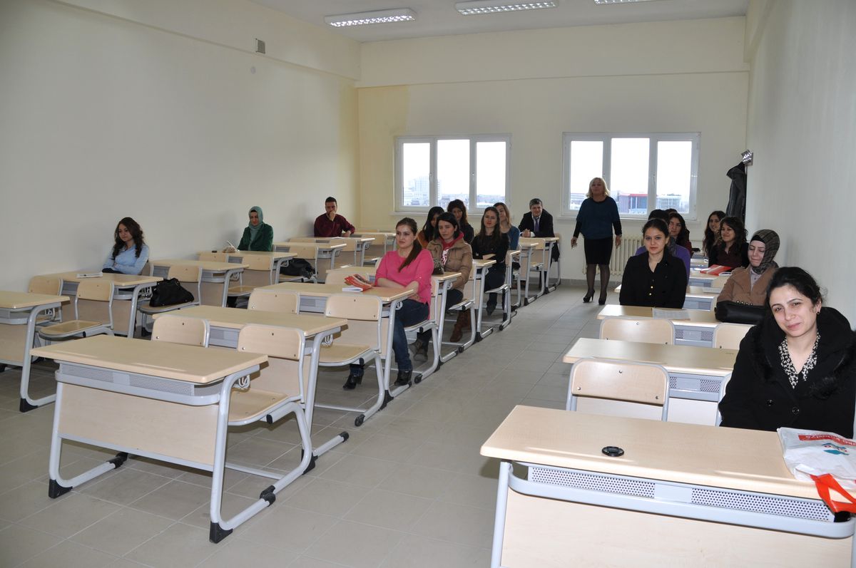 Omü\'de Aday Memur Eğitimi
