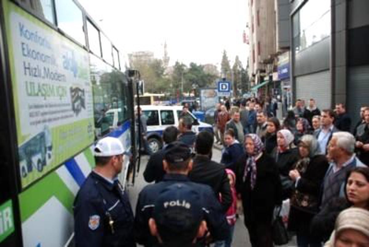 Otobüs Şoförü Bıçakla Yaralandı