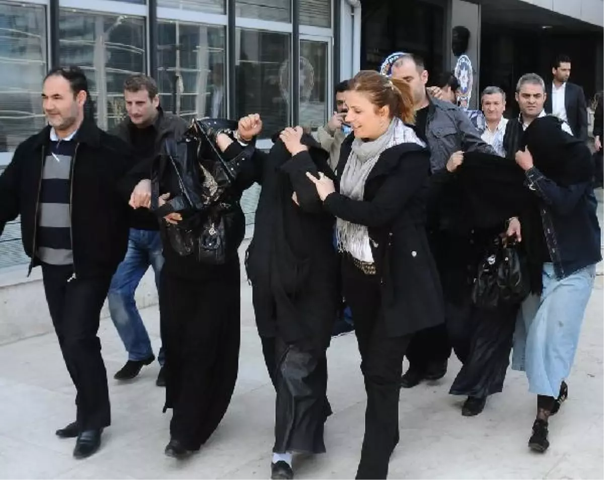 Pazarda Cüzdan Hırsızlığına 5 Gözaltı