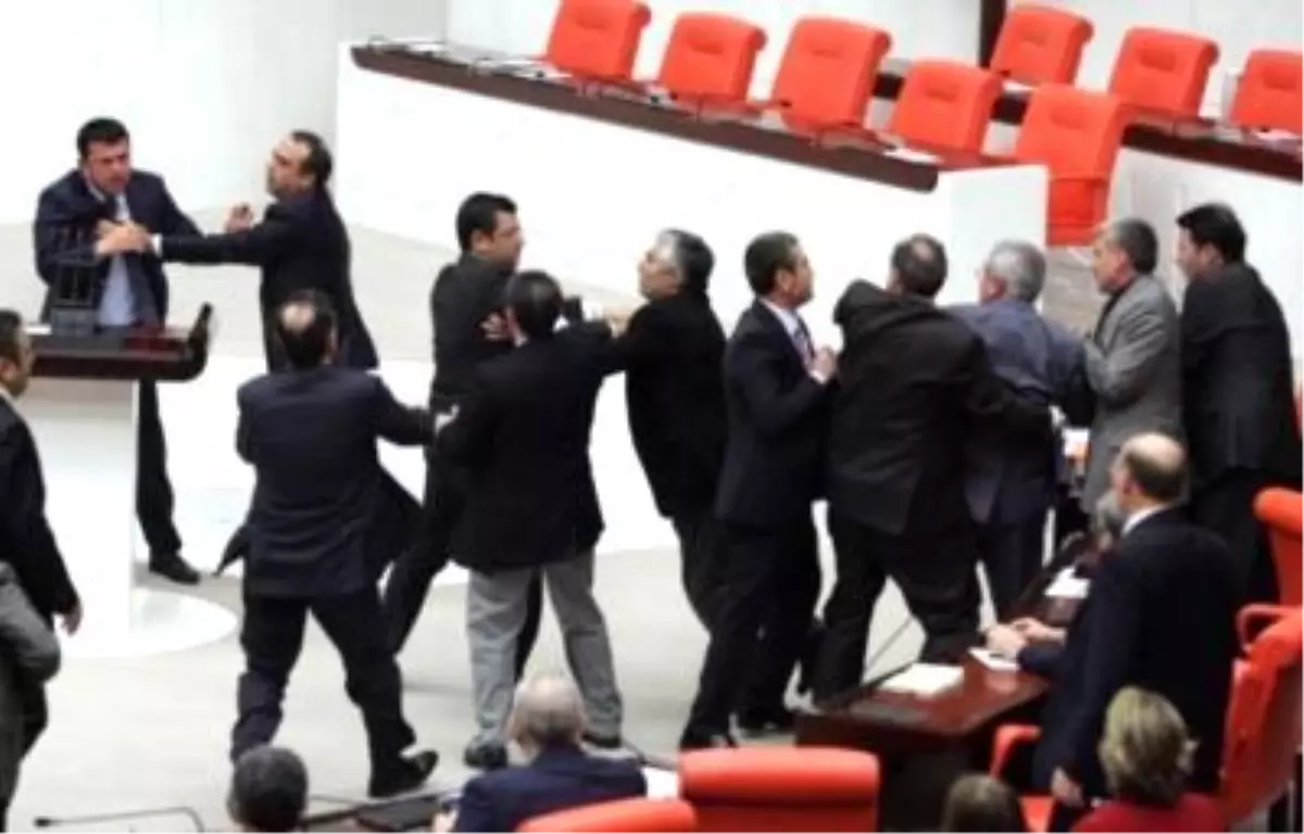 TBMM Genel Kurulu\'nda Tokatlı Kavga