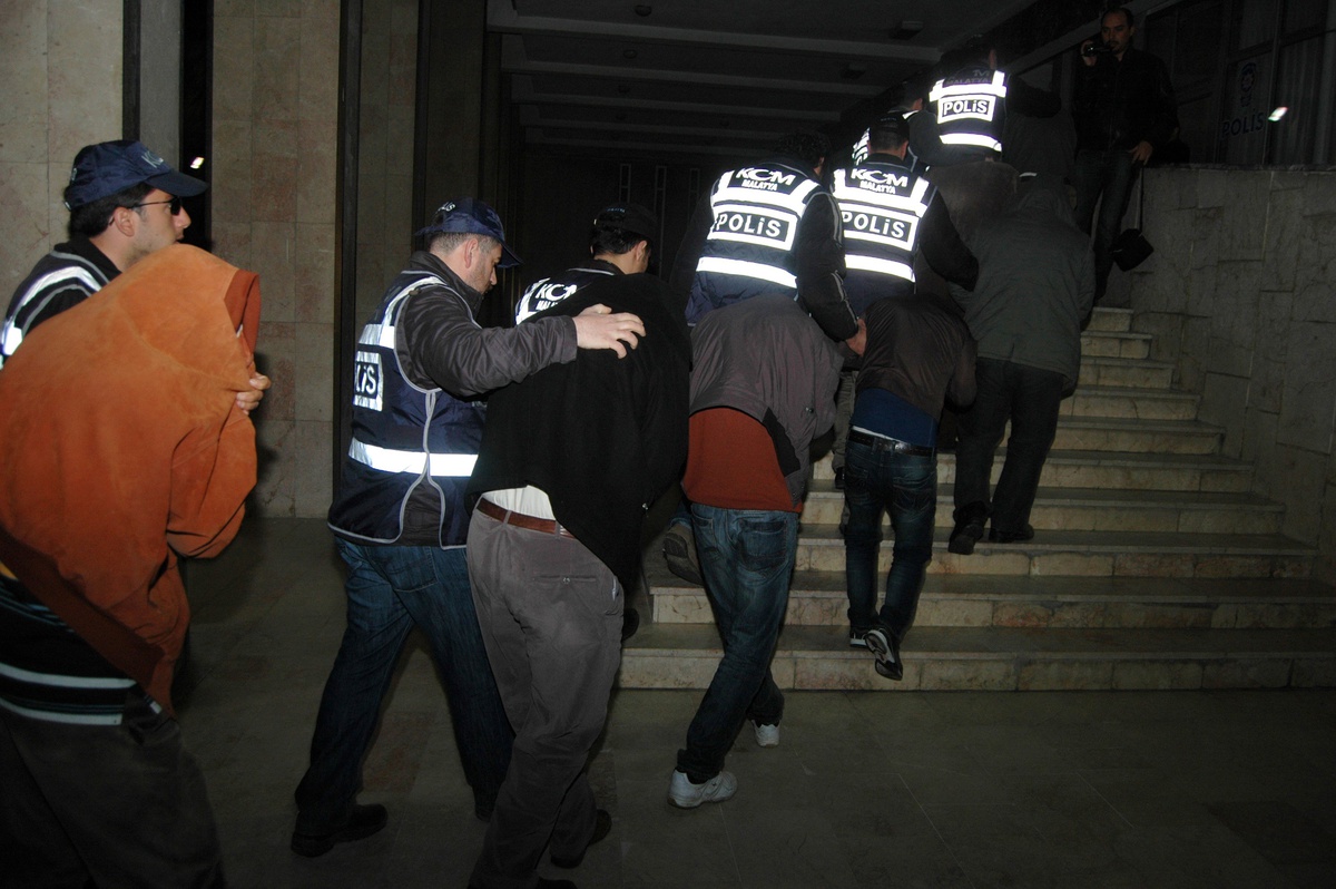 Uyuşturucu Operasyonunda 16 Kişi Tutuklandı