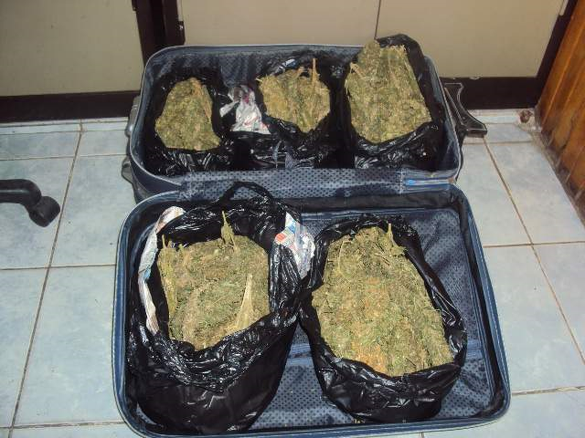 Valizden 5 Kilogram Esrar Çıktı