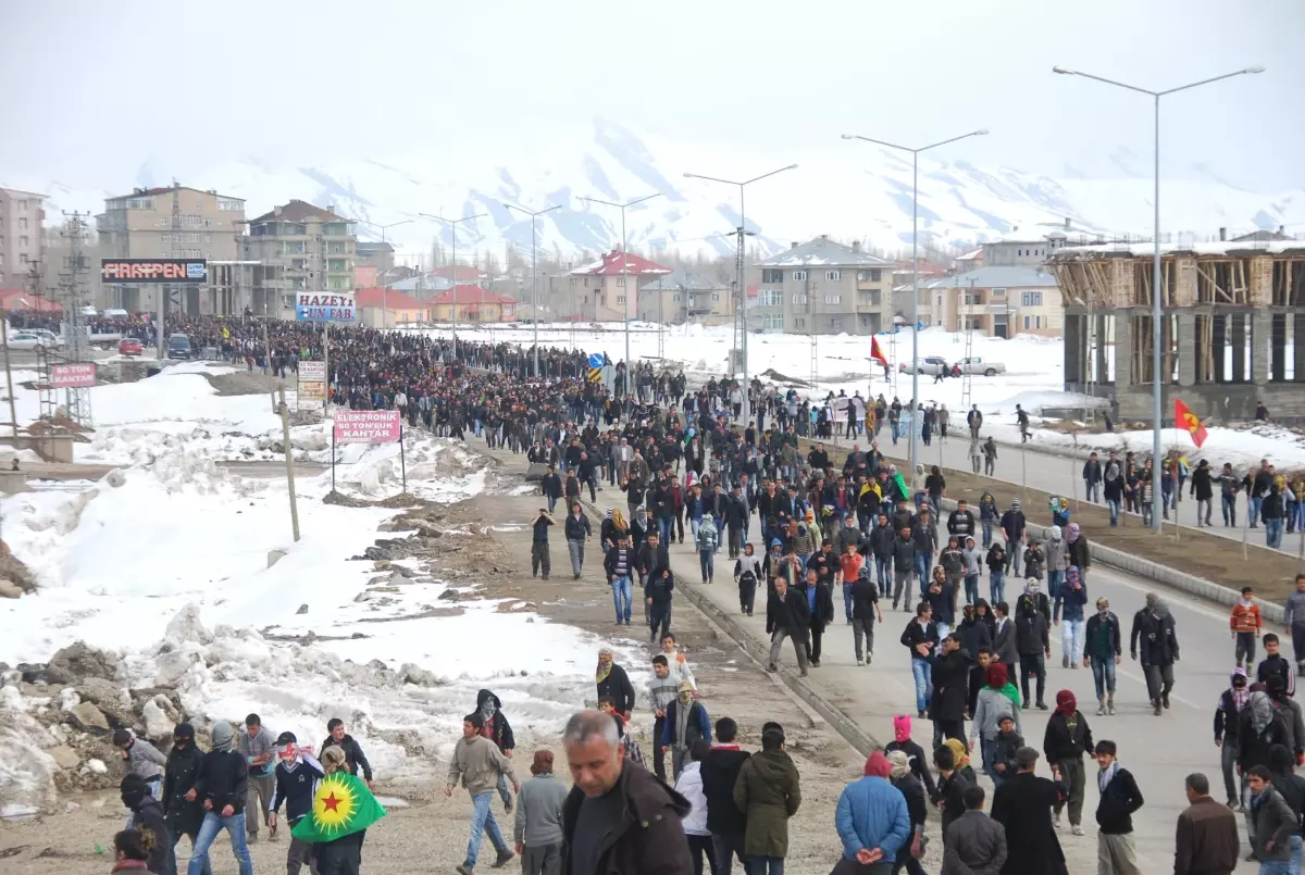 Yüksekova'da Cenaze Gerginliği