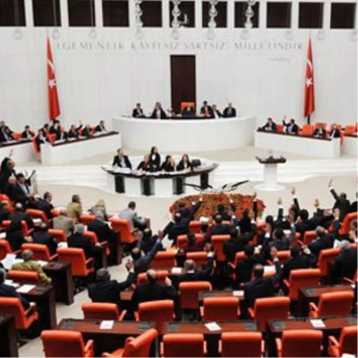 Zorunlu Eğitimi 12 Yıla Çıkaran Teklif Genel Kurul\'da