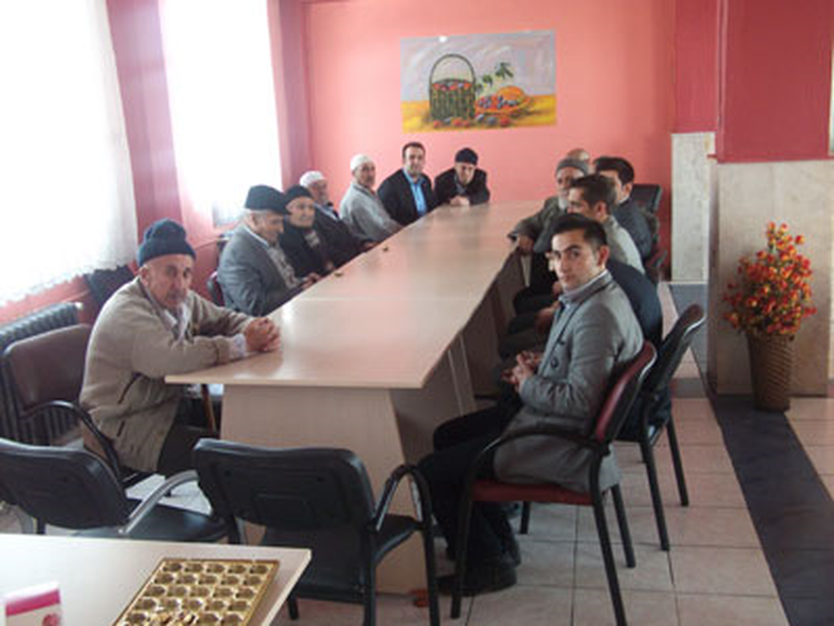 Ak Gençlik\'ten Huzur Evine Anlamlı Ziyaret