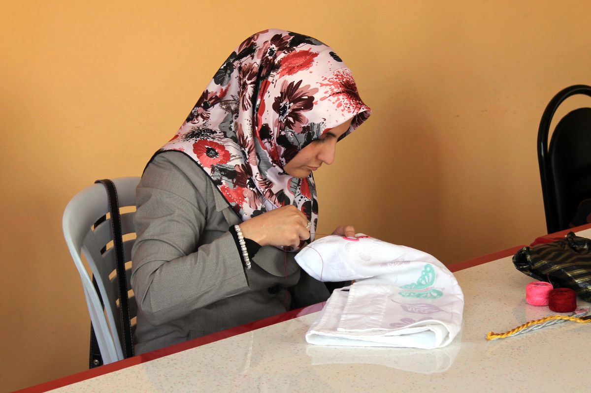 Azerbaycanlı Özhan Komek\'te El Sanatları Eğitimi Alıyor