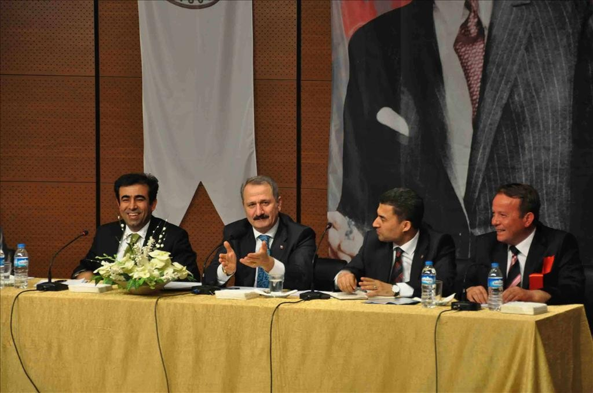 Bakan Çağlayan Muhtarları Dinledi