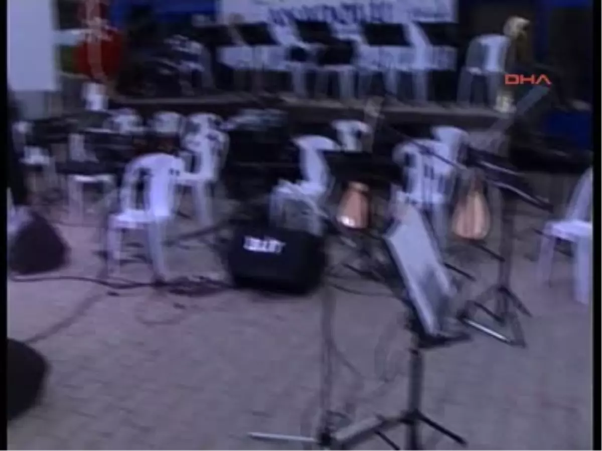 Bakan Günay Orkestra Yönetti