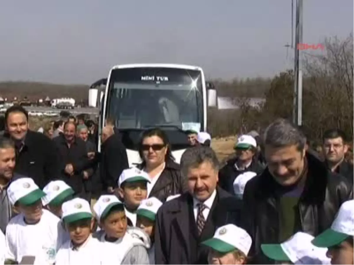 Kadir İnanır Şile'de Fidan Dikti