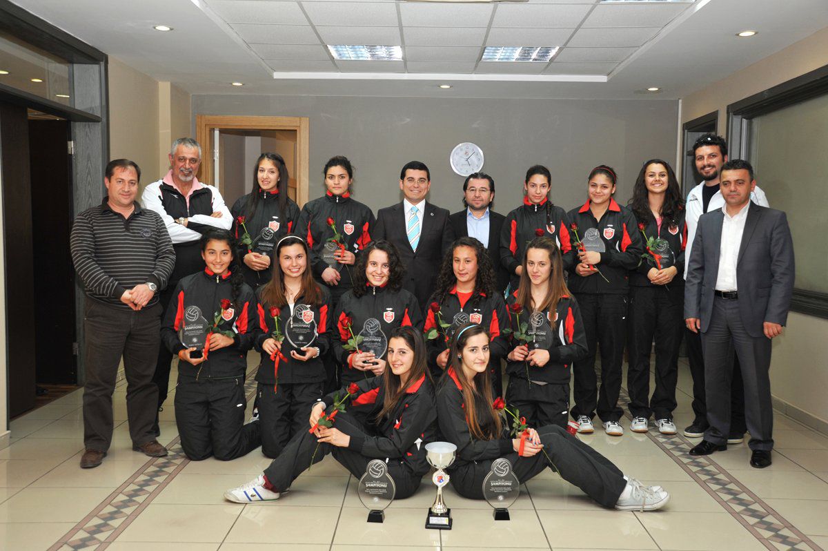 Kepez\'in Genç Sultanları Antalya Şampiyonu