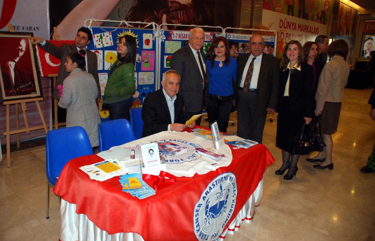 Lösemili Çocukların Resimleri Sergilendi