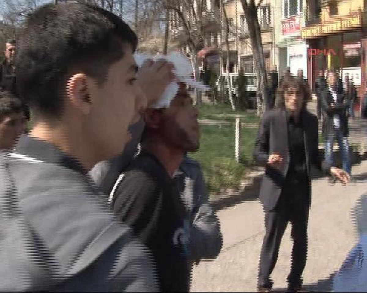 Maç Öncesi Taraftarlar Birbirine Girdi