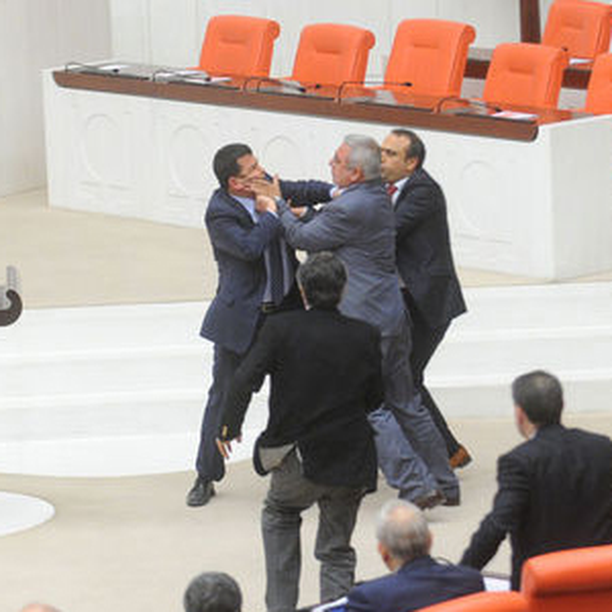 Meclis\'teki Kavga Dünya Basınında