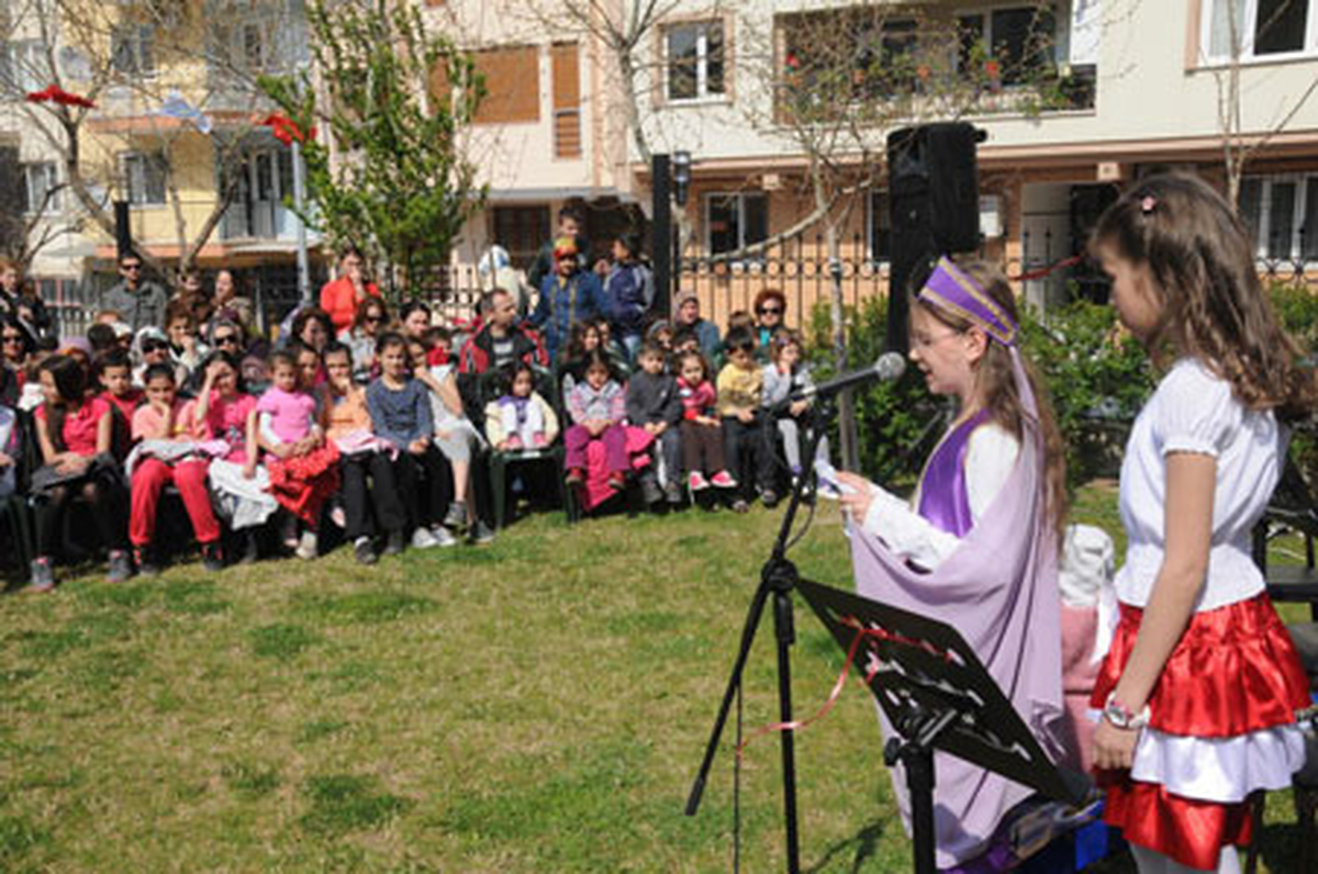 Minikler Kütüphaneler Haftası\'nı Kutladı