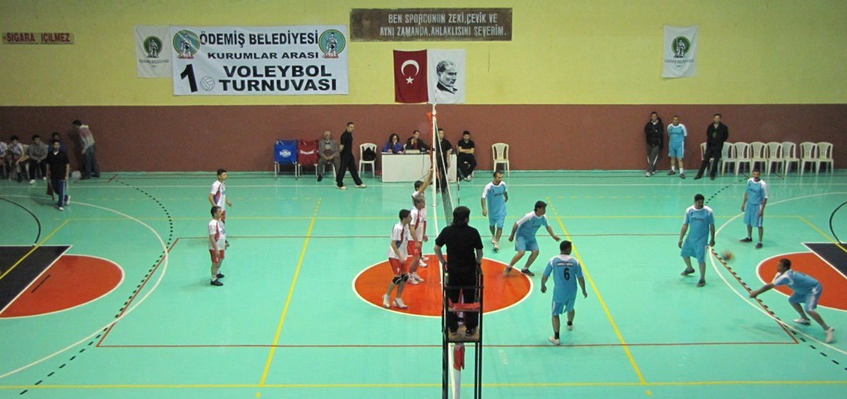 Ödemiş\'te Kurumlar Arası Voleybol Turnuvası Düzenlendi