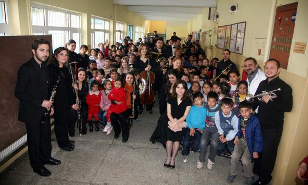 Opera Sanatçılarından Miniklere Konser