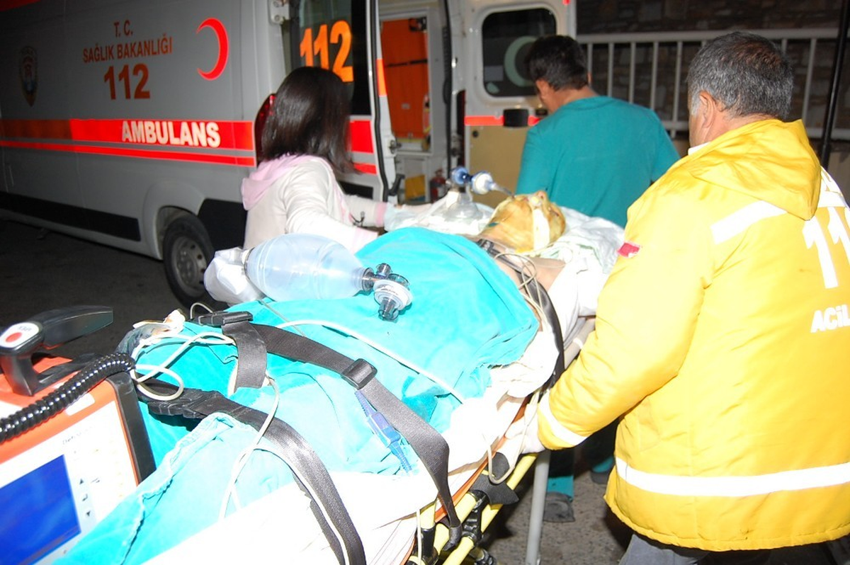 Patlamada Ağır Yaralanan 2 Kişi İstanbul\'a Sevk Edildi