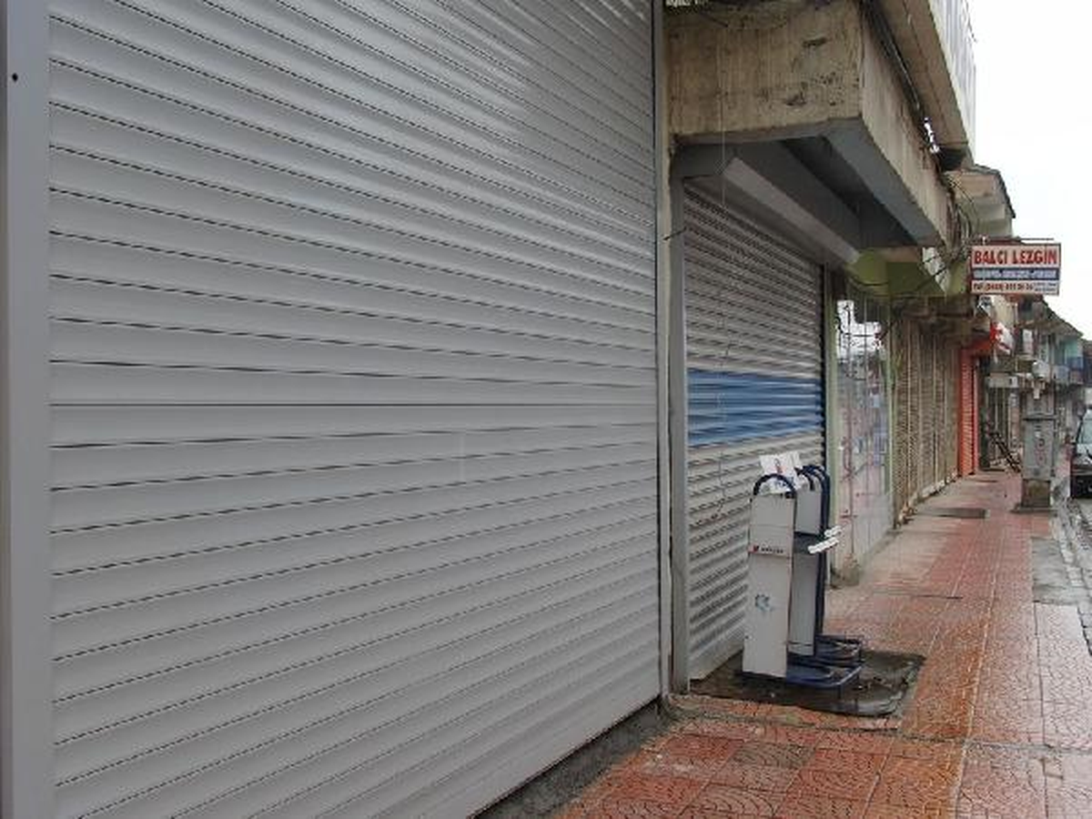 Şemdinli'de Kepenkler Açılmadı