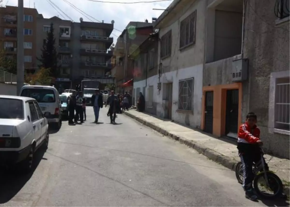 Taksi Çarpan 2 Yaşındaki Öykü, 1 Haftalık Yaşam Savaşını Kaybetti