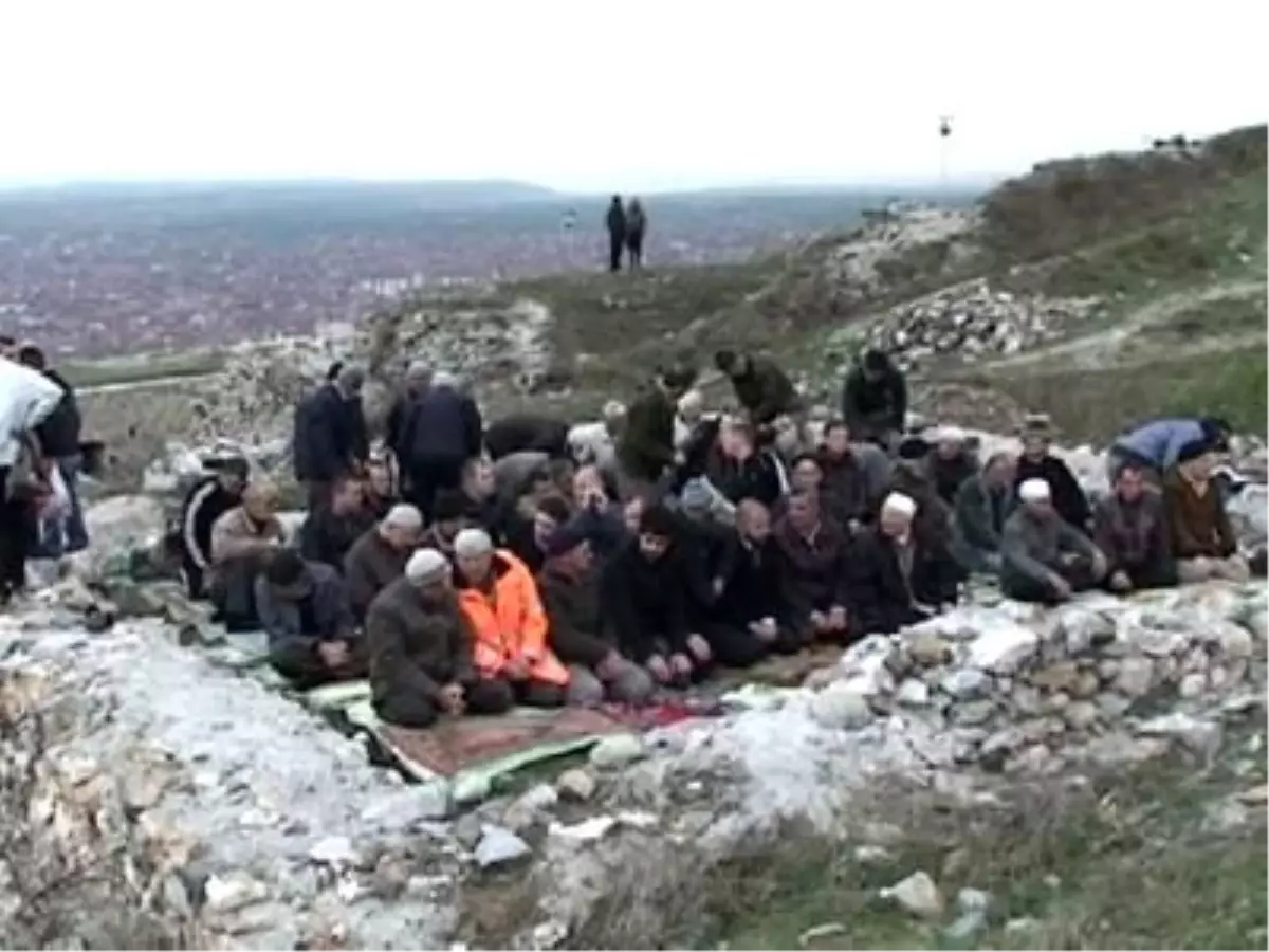Tarihi Prizren Kalesi\'nde Cuma Namazı