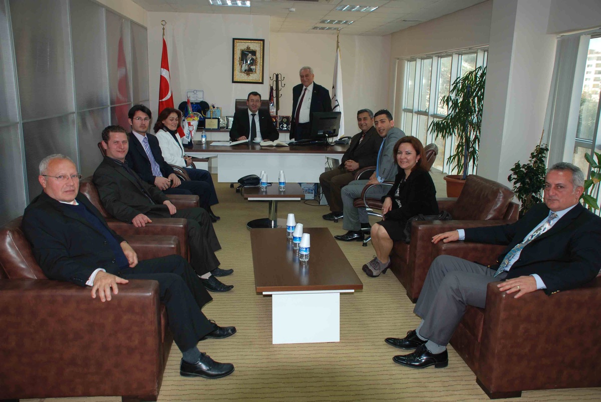 Turizm Lisesi\'nden Valencia Gezisi Öncesi Kuşadası Ticaret Odası\'na Ziyaret