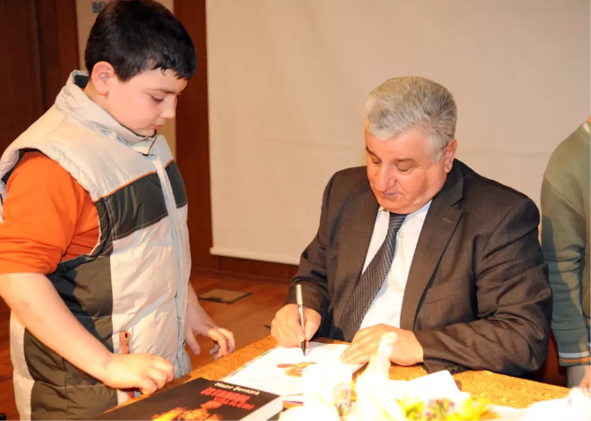 Yazar Nazır Şentürk Okurlarıyla Buluştu