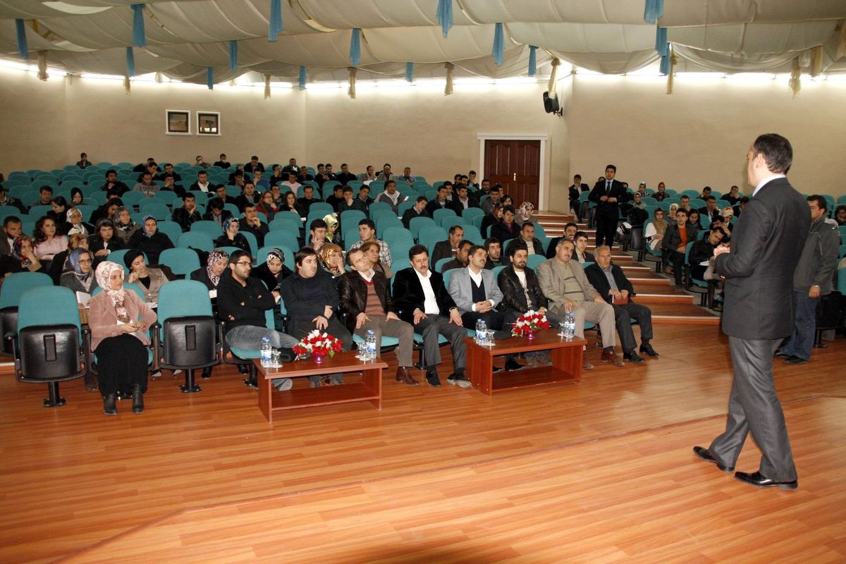 AK Parti Siyaset Akademisi Dersleri Devam Ediyor