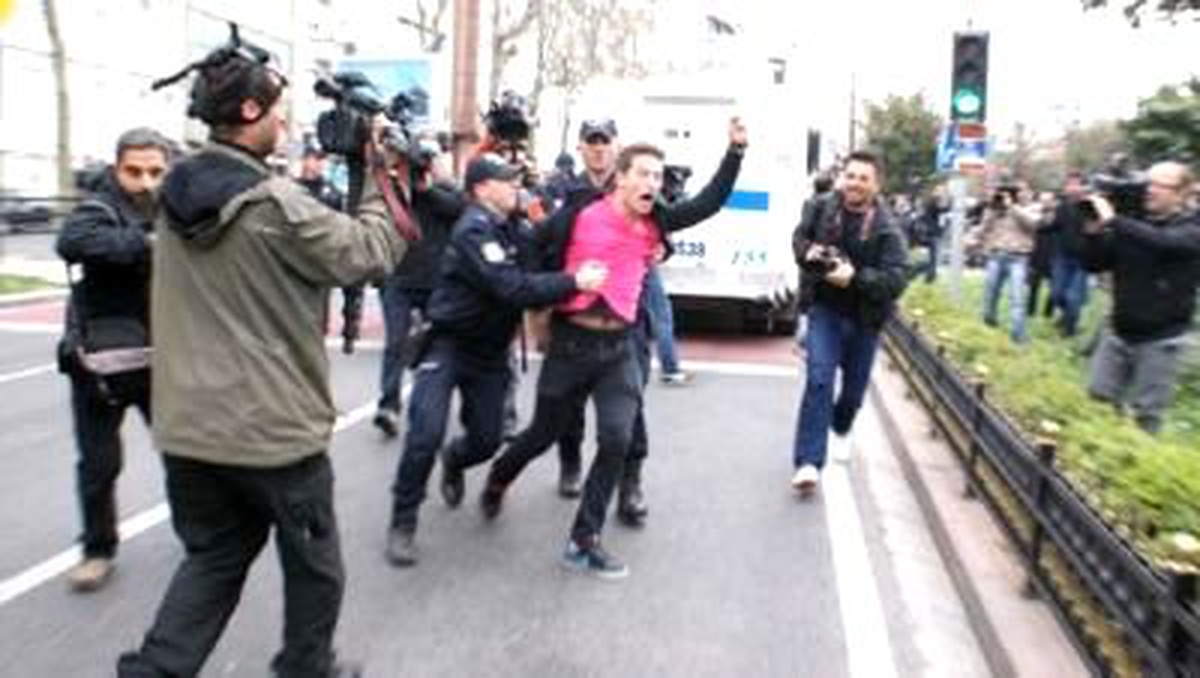 Beşar Esad Yandaşlarına Polis Müdahale Etti