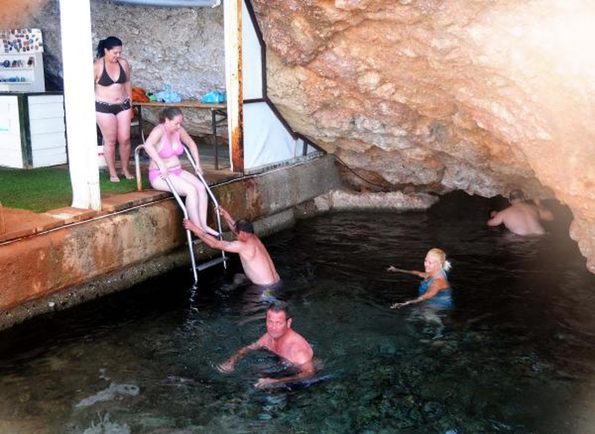 Bodrum\'da Sezonun İlk Turistleri Denize Girdi