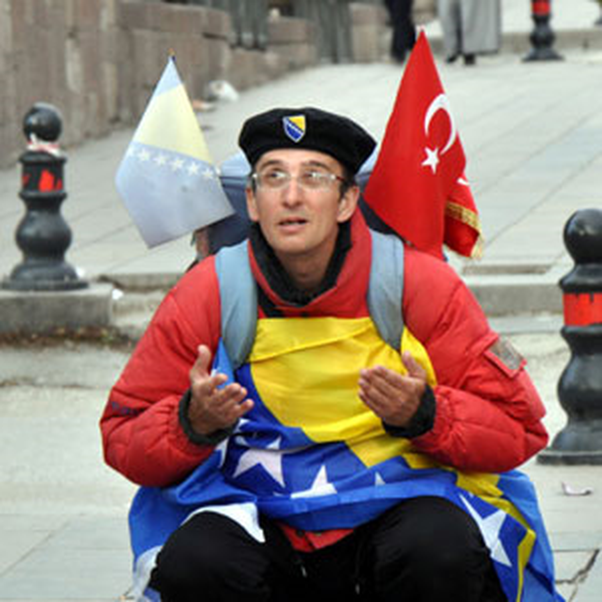 Bosna\'dan Mekke\'ye 6 Bin Kilometrelik Yürüyüş