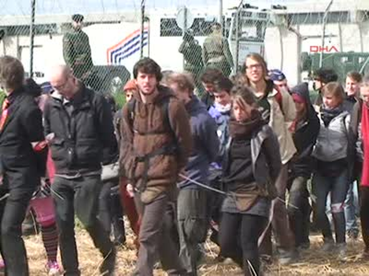 Brüksel\'de NATO Karşıtlarından Protesto