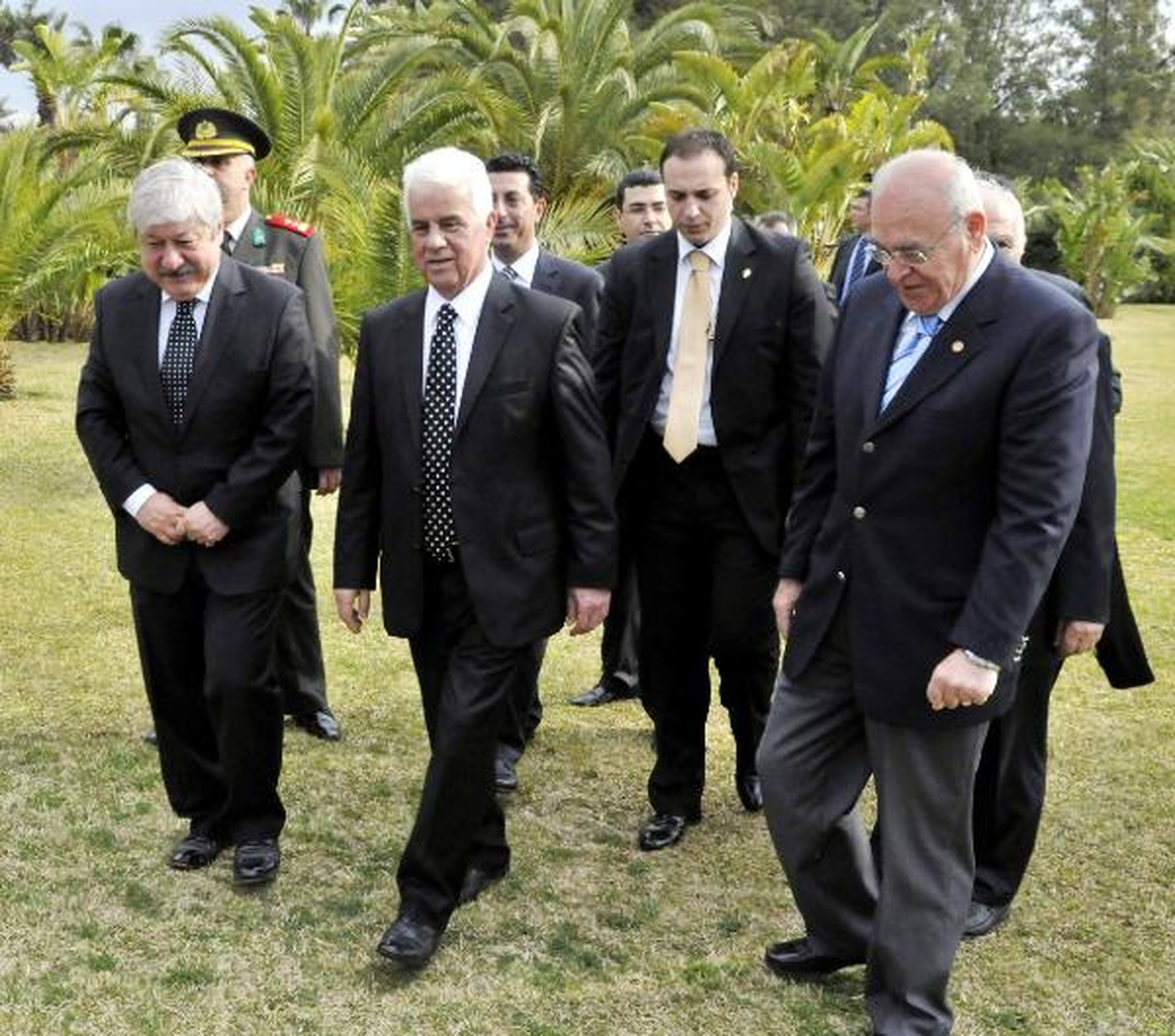 Derviş Eroğlu Az Daha Düşüyordu (1)