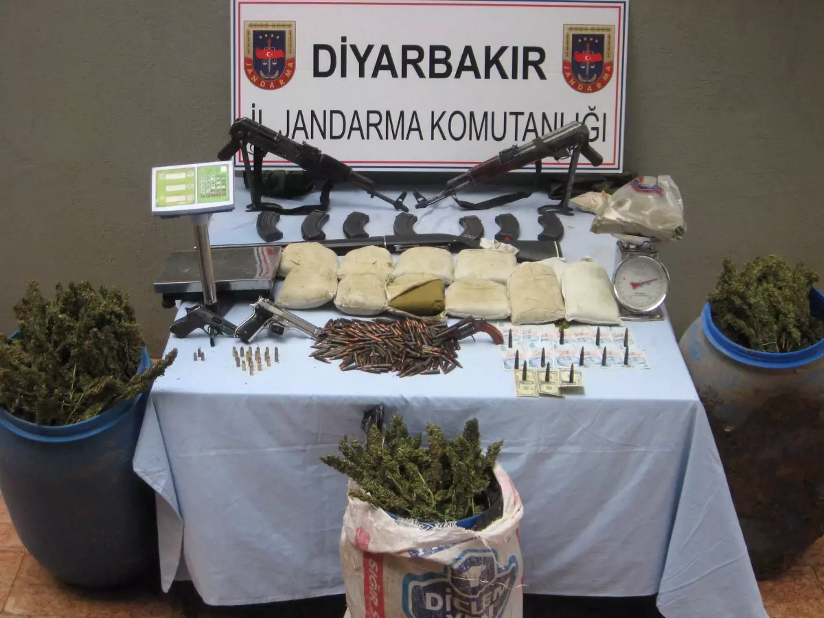 Diyarbakır\'da Silah Operasyonu