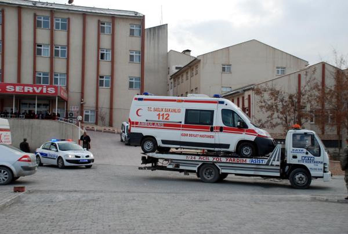 El Freni Çekilmeyen Ambulans, Hastane Duvarını Yıktı
