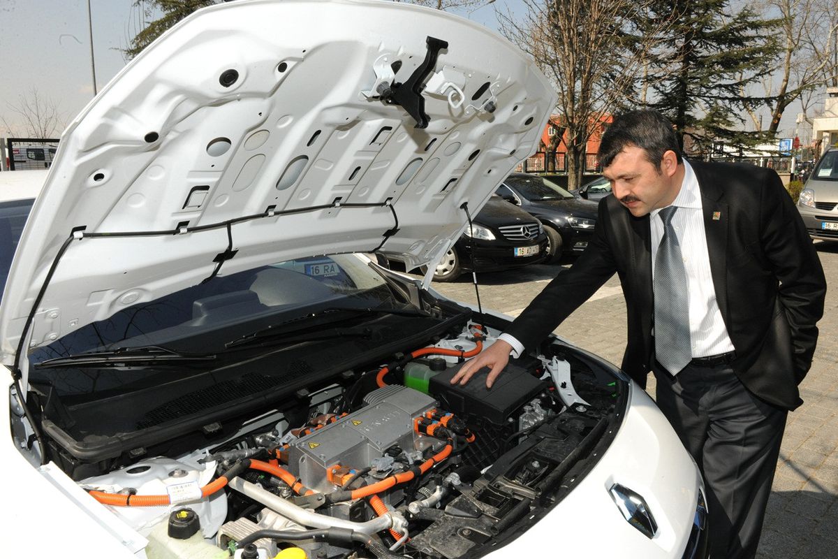 Enver Derneği Elektrikli Otomobili Test Etti