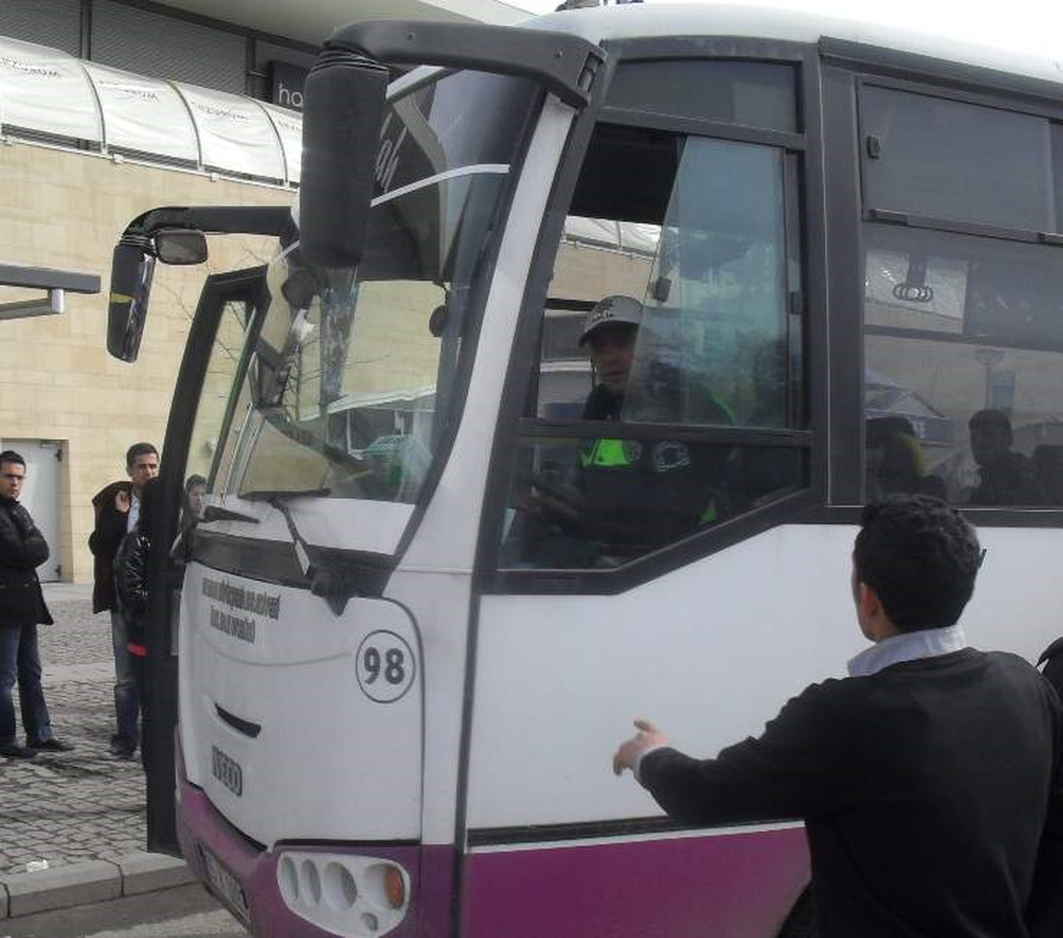 Erzurum\'da Ehliyetsiz Sürücü Trafik Terörü Estirdi
