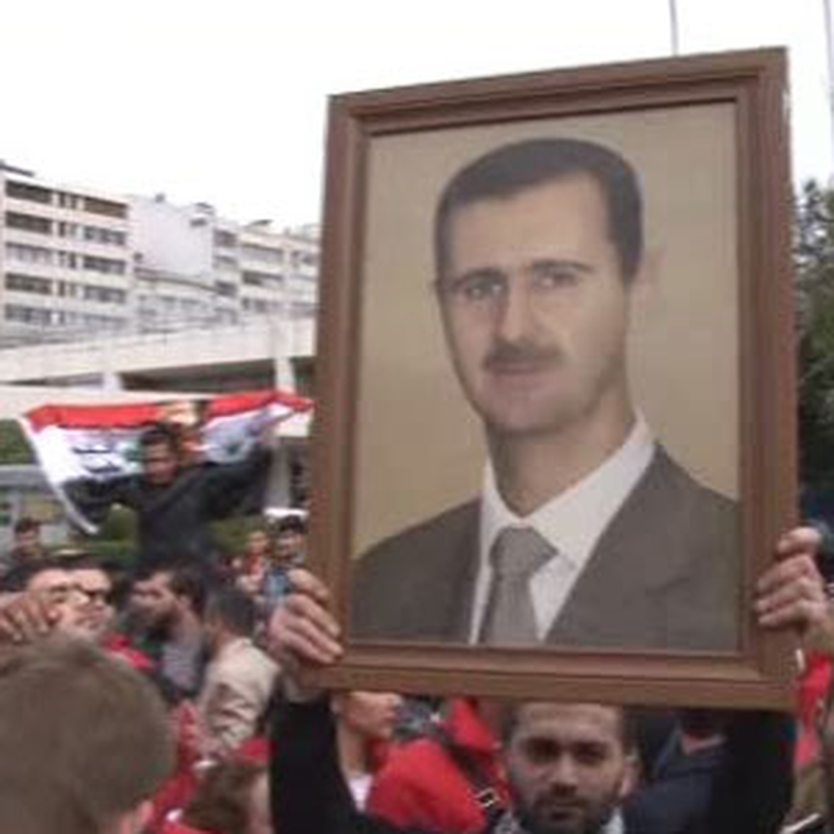 Esad Yanlısı Bir Grup Suriye Toplantısını Protesto Etti