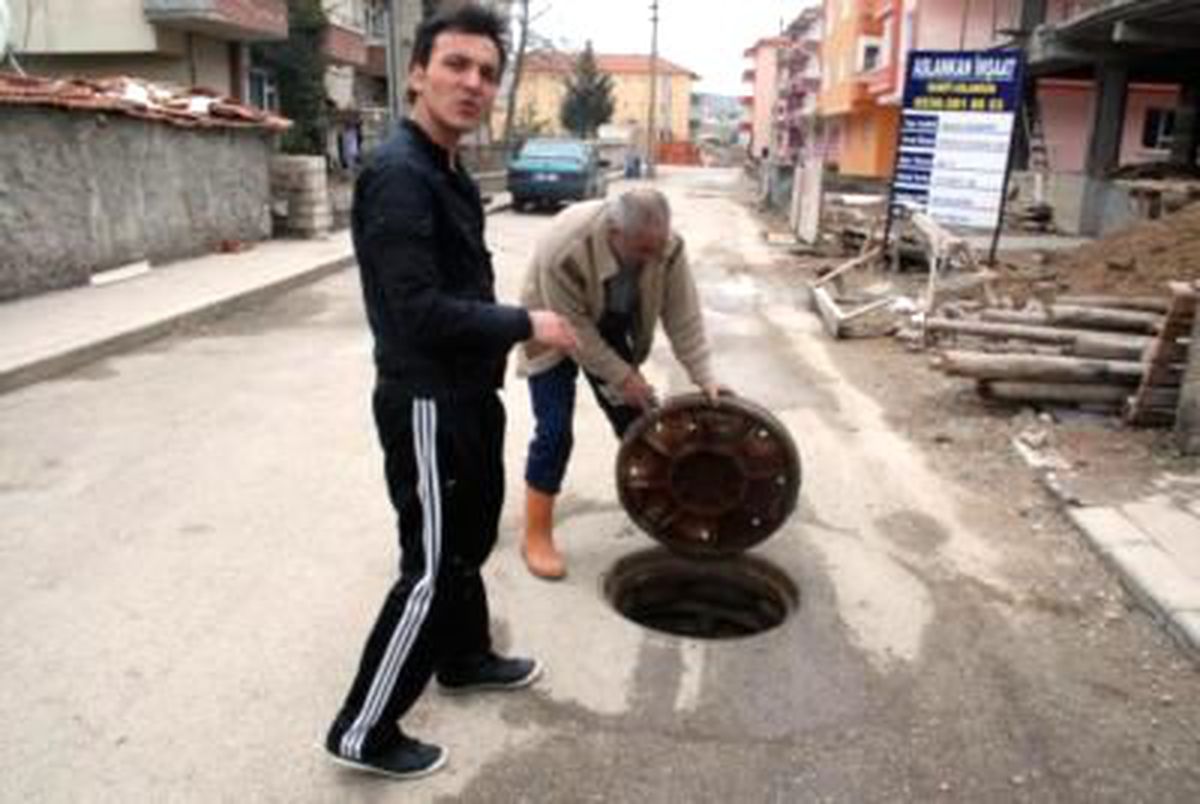 Gölbaşı\'nda Şiddetli Yağmur Su Baskınına Neden Oldu
