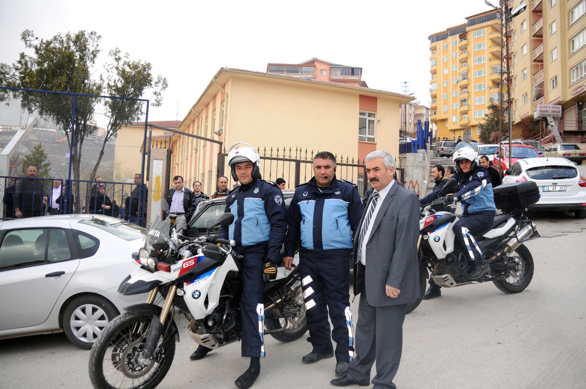 Mamak Zabıtasından Ygs Sınavında Öğrencilere Destek