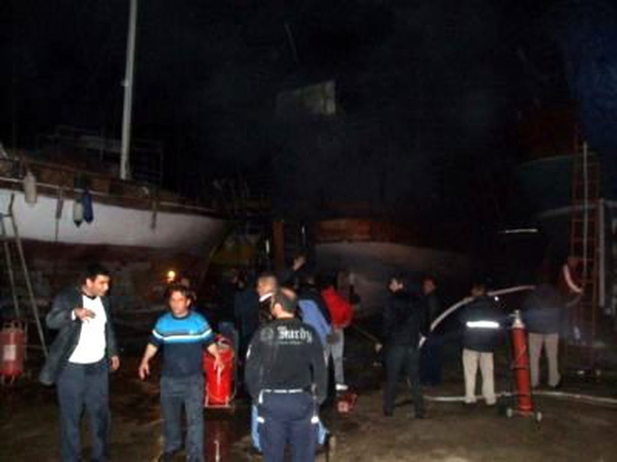 Marinadaki Tekne Yangını Korkuttu