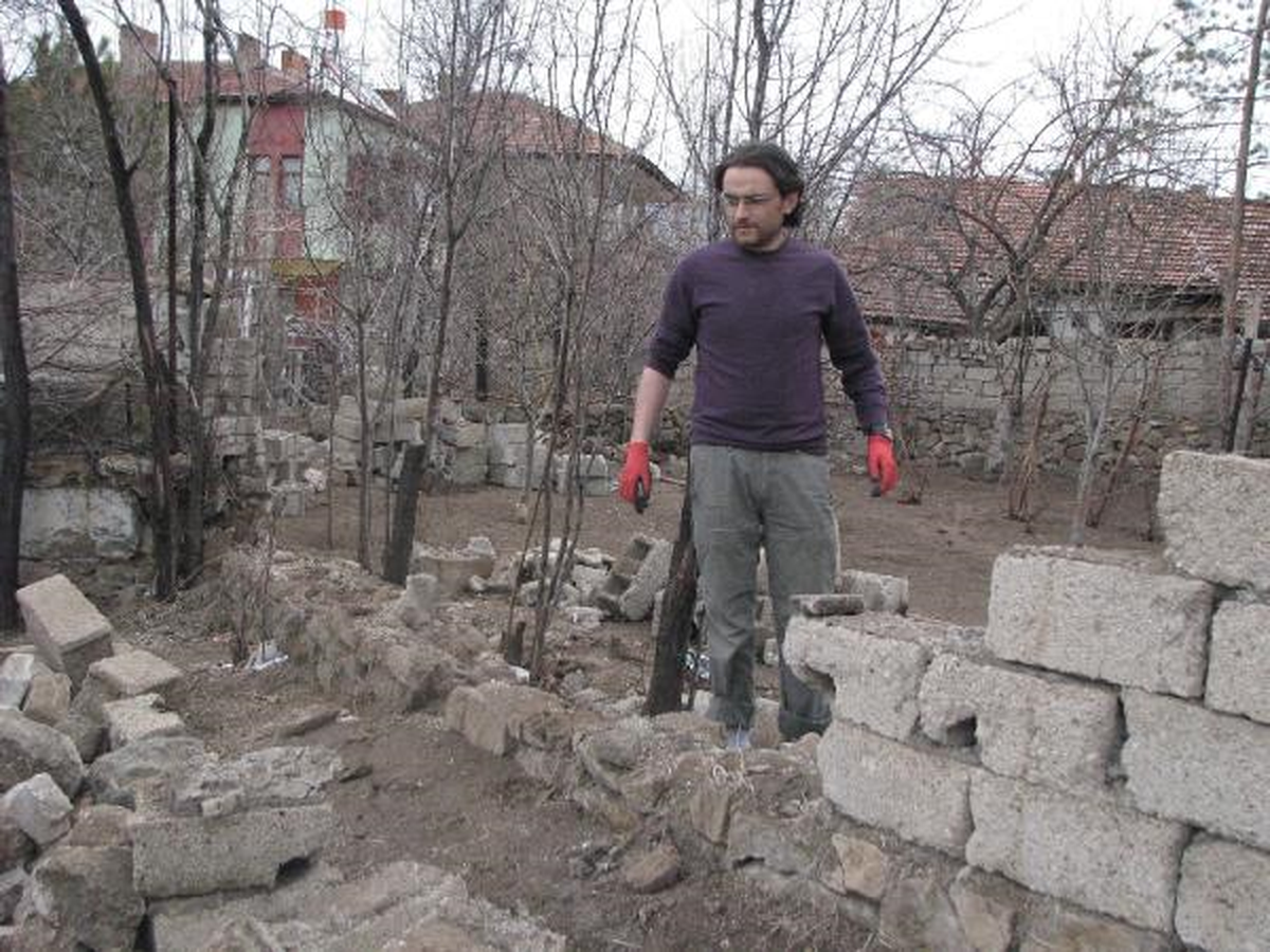 Okulun Bahçesindeki Duvar, Şiddetli Rüzgarla Yıkıldı