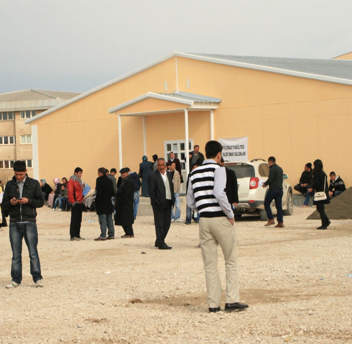 Prefabrik Sınıflarda Ter Döktüler