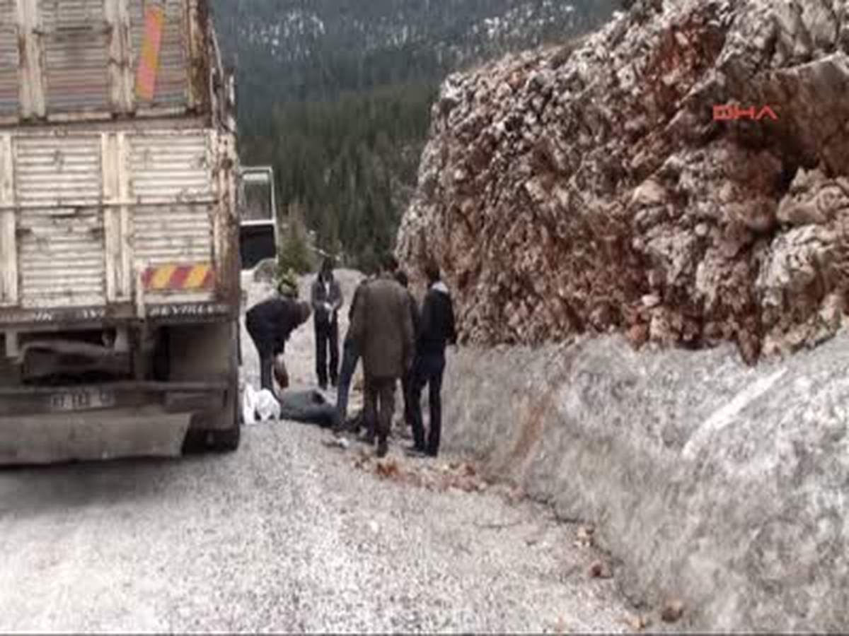 Tamir Etmeye Çalıştığı Kamyonun Altında Can Verdi