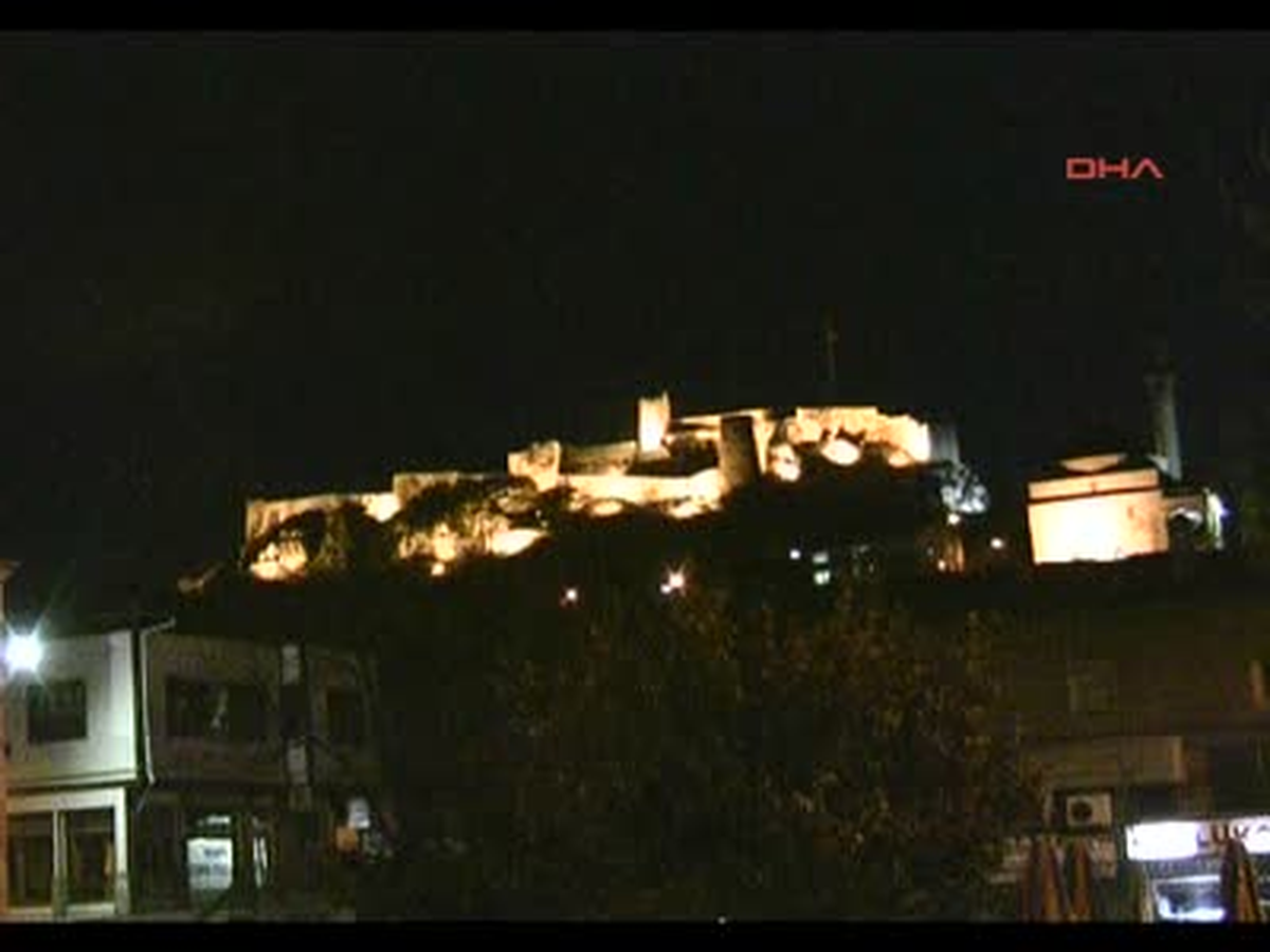 Tarihi Kastamonu Kalesi Bir Saat Karardı
