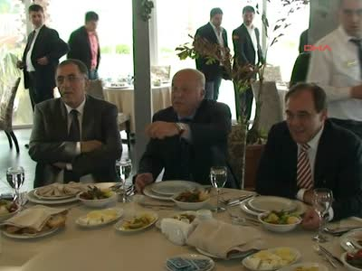 Tff Başkanı Demirören\'e Bordo Mavili Forma
