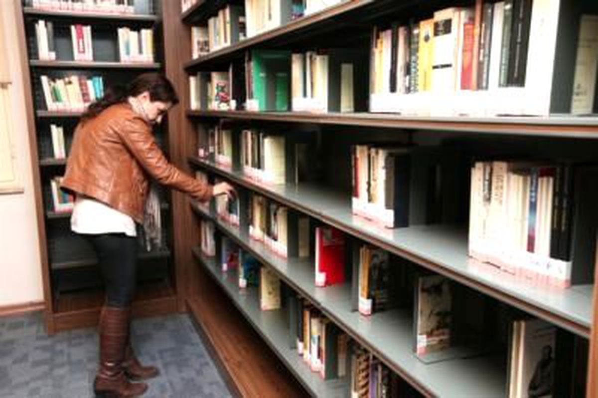 Türkiye'nin İlk Şiir Kütüphanesi Nilüfer'de Açıldı