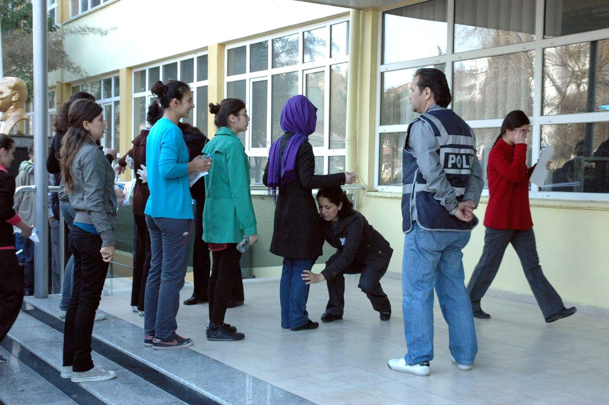Ygs Balıkesir\'de Sorunsuz Devam Ediyor