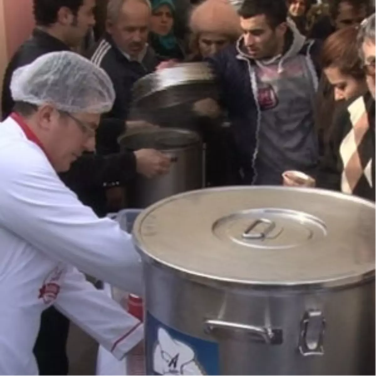 Ygs Öğrencilerine Esenler Belediyesi\'nden Çorba İkramı