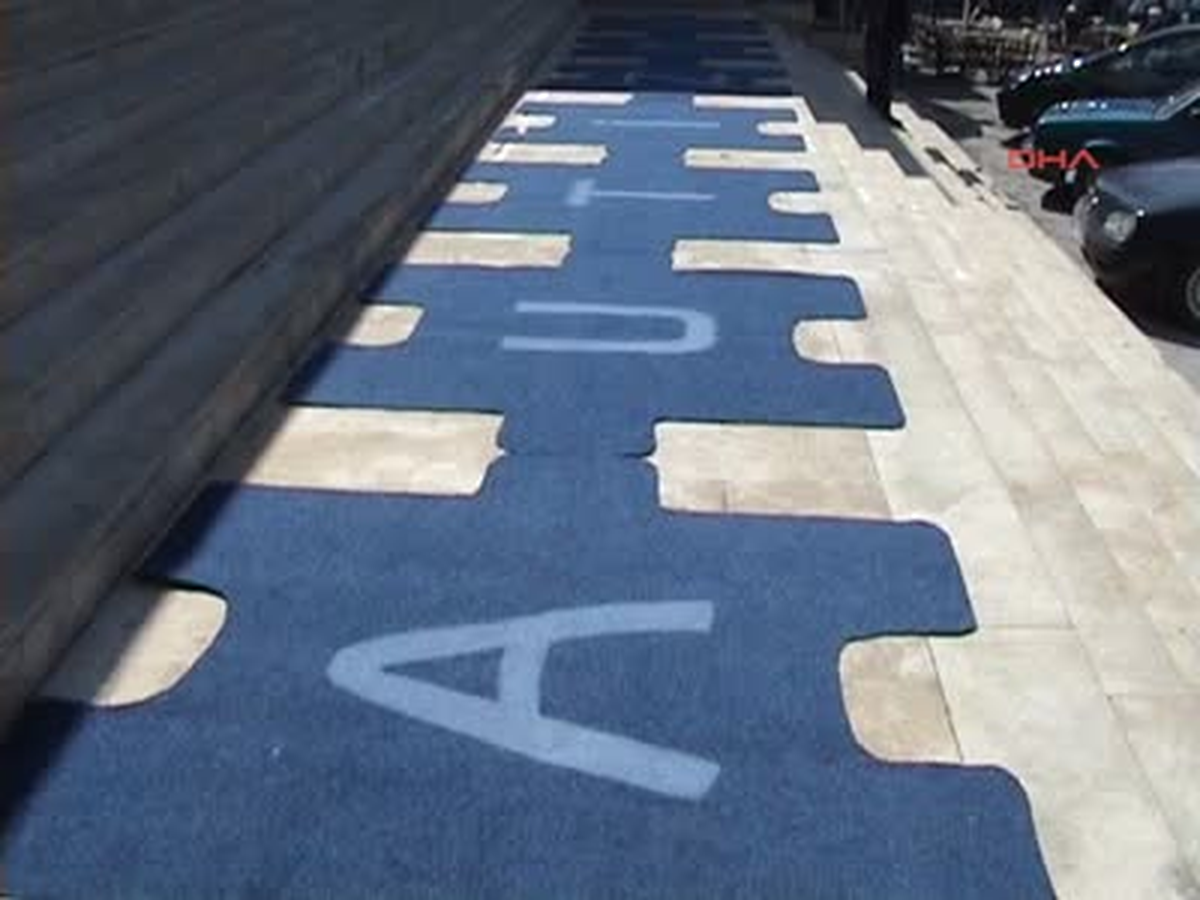 2 Nisan Dünya Otizm Gününde Kosova'da Çeşitli Etkinlikler Düzenlendi